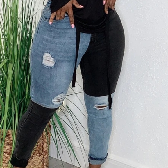 LAST PAIR!!🖤💙 HALF/HALF JEANS - Picture 2 of 2